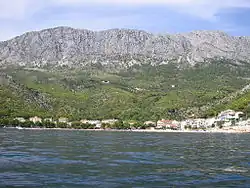 Pohled na Gornju Valu v pozadí s Sutvidem