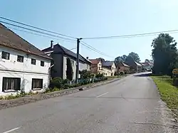 Hlavní ulice v Dubu, směr Starý Jičín