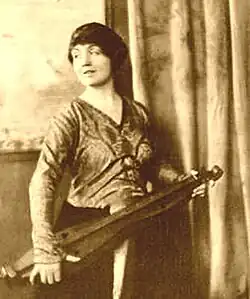 Dulcimer, 1917