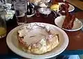 Dutch baby jakožto sladká snídaně, pocukrovaná