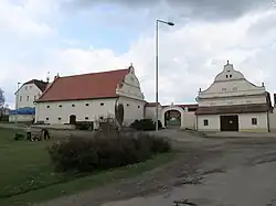 Dvůr Komberk.jpg