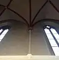 Dvojitě vyžlabená žebra a podokenní římsa
