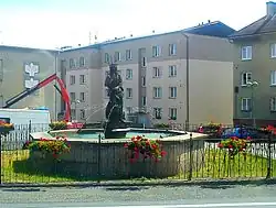 Dvorce_-_kašna.JPG