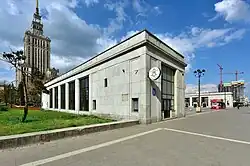 Pohled na staniční budovu