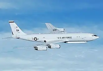 Americký E-8C Joint STARS za letu.