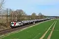 Nákladní vlak v Dolním Sasku s lokomotivou 383.061 společnosti EP Cargo v čele