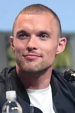 Ed Skrein v roce 2015 na Comic Conu