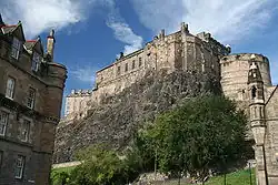 Edinburský hrad vévodící hlavnímu městu Skotska