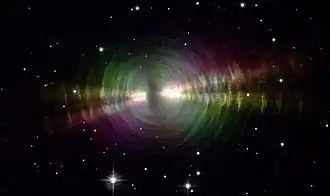 Snímek z Hubbleova teleskopu (Obrázek je v nepravých barvách.)