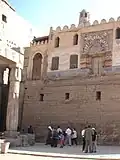 Islámská mešita vystavěná na základech staroegyptského chrámu