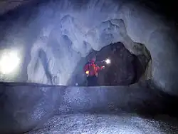 Interiér ledové jeskyně Eisriesenwelt