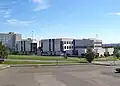 Budova VŠE, vlevo kolej Sázava