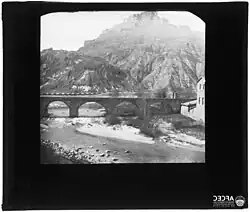 El pont de la Coromina i el riu Cardener amb el castell de Cardona al fons
