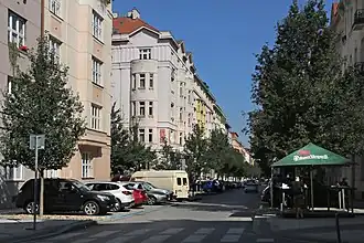 Pohled z křižovatky s Jaselskou ulicí