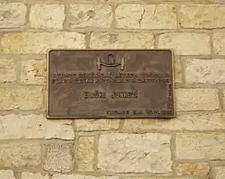 Pamětní deska na domě, ve kterém Eliška Junková bydlela