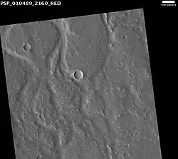 Údolí Enipeus Vallis (HiRISE)