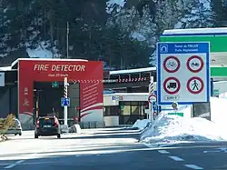 Vjezd do tunelu z francouzské strany
