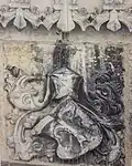 Detail na fasádě – erb Sokolů z Mor