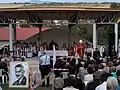 Obřad během uložení urny v Dolných Obdokovcích