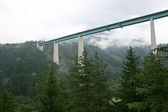 Pohled na Most Evropy z Brennerské silnice