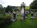 Náhrobky, v popředí novogotický náhrobek rolníka Jakuba Kučery