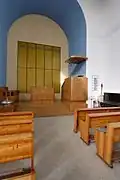 Pohled do apsidy kostela.