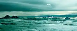 Zleva doprava: vrchol hory Mount Everest a Lhoce, pak Makalu a Čamlang zcela vpravo.