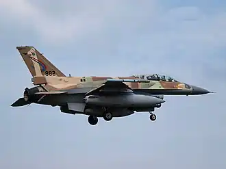 F-16I č. 882 peruti při příletu na letecký den v Kecskemétu
