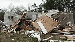 Ukázka škod tornáda kategorie F2