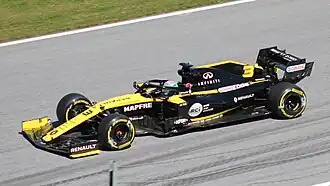 Daniel Ricciardo řídící vůz R.S.19 při Grand Prix Rakouska 2019.