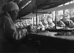 Dělníci, 1935