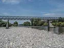 Charakteristické kamenné řečiště řeky s vysokohorským zdrojem