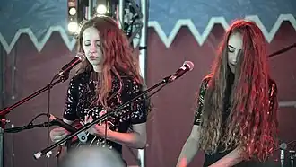 Jenny Hollingworthová a Rosa Waltonová během festivalu v Londýně, 2016