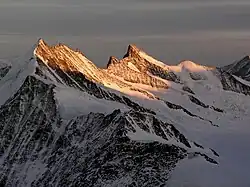 Gross Grünhorn (uprostřed) od severu
