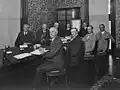 Canberra - první oficiální setkání vládního kabinetu. Druhý zleva (vzadu) sedící ministr obrany E. Bowden. 1924