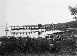 Fjord, fjære, garntørking – Blakstadbukta, asi 1890
