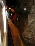 Zastávka Kjosfossen, tesaná ve skále