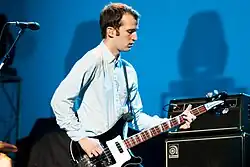 Chris Baio při vystoupení v roce 2009