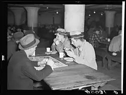 V lednu a únoru 1937 Dick fotografoval stávku Flint Sit-Down Strike pro FSA.