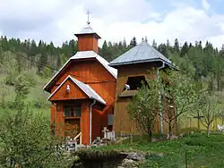 Dřevěný kostelík v obci