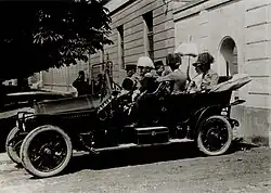 František Ferdinand d'Este s manželkou a doprovodem v den atentátu v Sarajevu (28. 6. 1914)