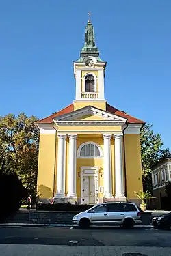 Průčelí kostela