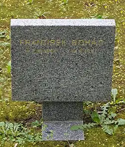 Symbolický hrob na Čestném pohřebišti popravených a umučených z padesátých let – třetí odboj v pražských Ďáblicích