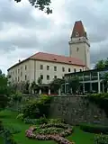Zámek a příkop (15. stol.)