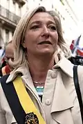 Marine Le Penová Národní fronta předsedkyně strany a europoslankyně získala nominaci 16. května 2011.[17][18][19]
