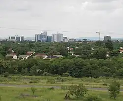 Pohled na vilovou čtvrť a centrum Gaborone