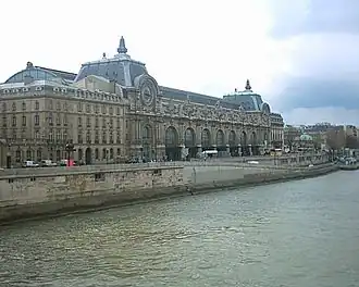Musée d'Orsay na nábřeží