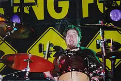 Bubeník skupiny Gary Wiseman