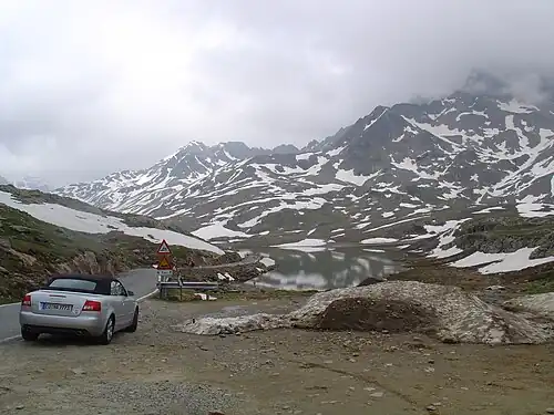 Lago Bianco na severní rampě silnice Gaviapass