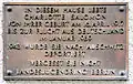 Pamětní deska na domě s adresou Berlín – Charlottenburg, Wielandstraße 15. Na fotografii je nápis: In diesem Hause lebte Charlotte Salomon - Von ihrer Geburt am 16. April 1917 bis zur Flucht aus Deutschland im Januar 1939 - 1943 wurde sie nach Auschwitz deportiert - Vergesst sie nicht - Landesjugendring Berlin